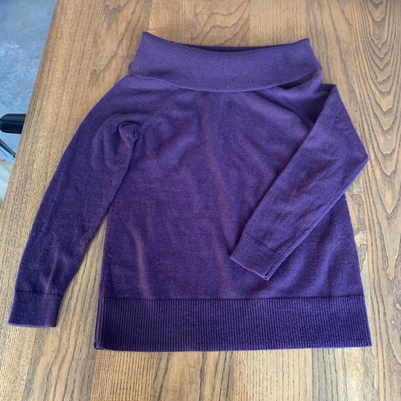 GAP off the shoulder sweater - Picture 3 of 5